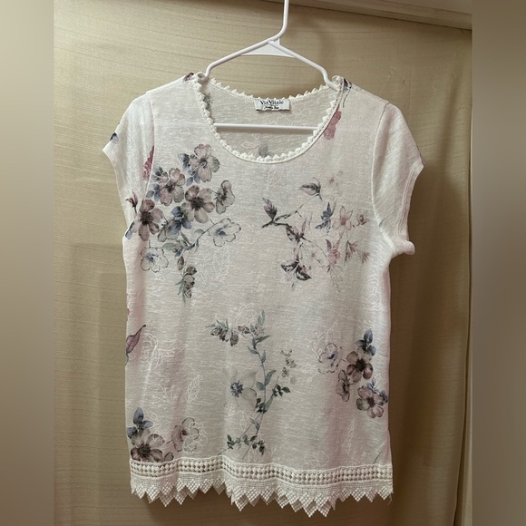 via vitale Tops - Via Vitale Made in Italy Floral Crochet Hem Blouse | Size M